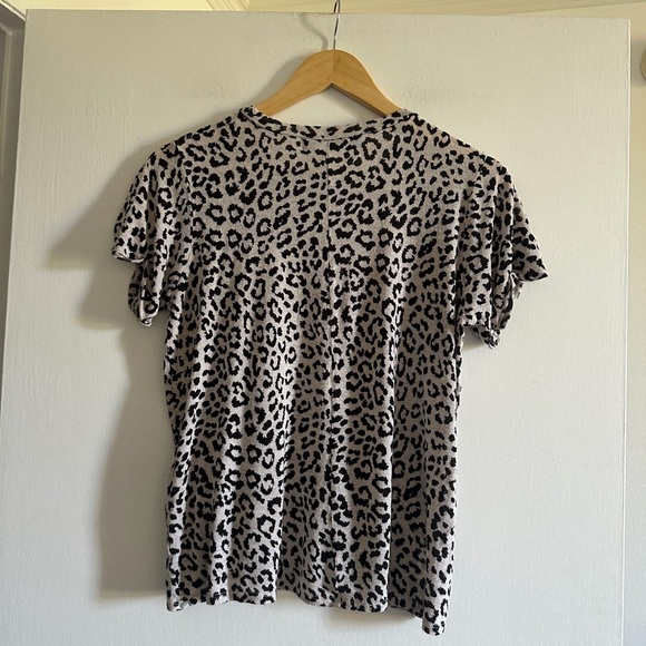 Reformation Leopard Cheetah Print Soft Classic Short Sleeve Tee T-Shirt size M - Picture 2 of 5